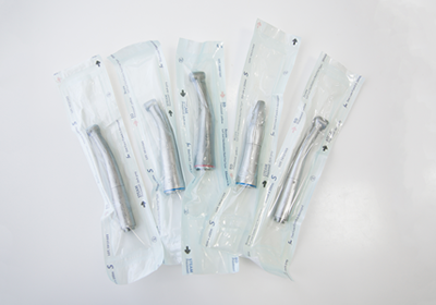 ハンドピース（歯の切削器具）も患者様ごとに交換・滅菌